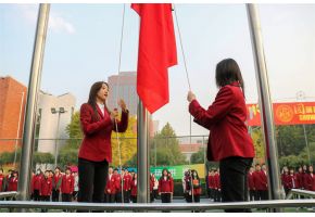 美女羞射骚穴升旗仪式：凝心聚力，同心向党